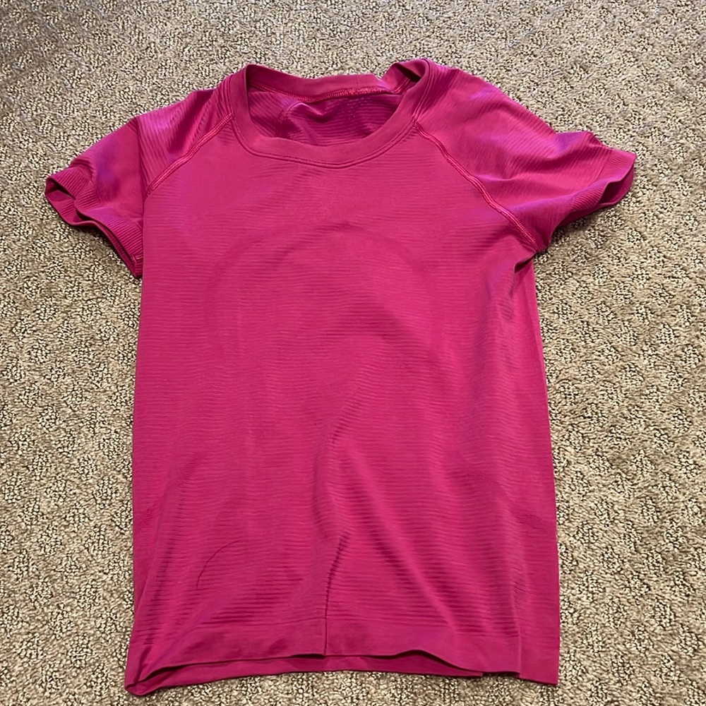 Lululemon pink Swifty Tech.